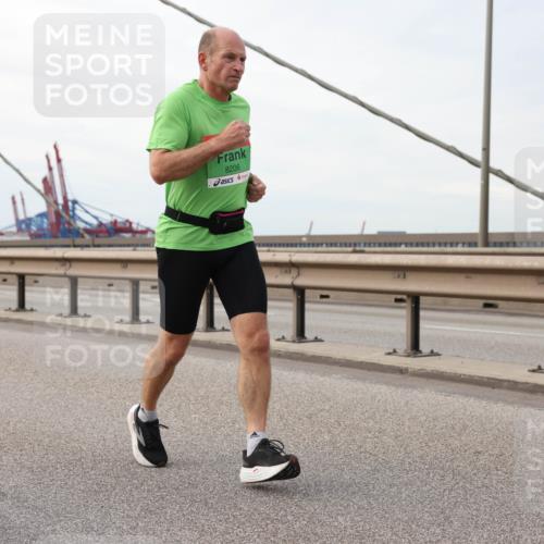 03.10.2025 - Köhlbrandbrückenlauf Lena Gebhardt http://msf.ph/oto/9129199 03.10.2025 16:03:34 Position 2 8206 meine-sportfotos.de