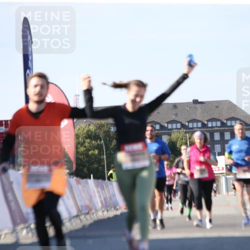 03.10.2025 - Köhlbrandbrückenlauf Jannik Wohlers http://msf.ph/oto/9129200 03.10.2025 13:42:44 Ziel 4944, 5086, 5254, 5418, 6160, 6161, 6260 meine-sportfotos.de