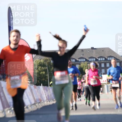 03.10.2025 - Köhlbrandbrückenlauf Jannik Wohlers http://msf.ph/oto/9129201 03.10.2025 13:42:44 Ziel 4944, 5086, 5254, 5418, 6160, 6161, 6260 meine-sportfotos.de