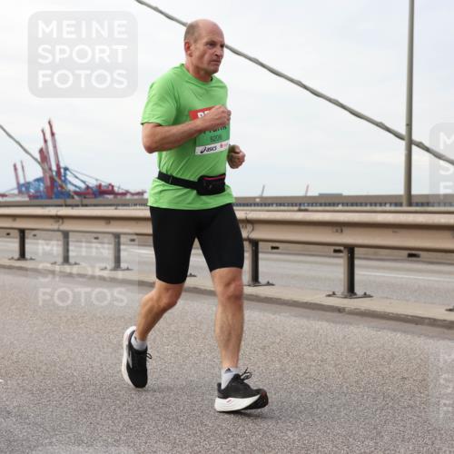03.10.2025 - Köhlbrandbrückenlauf Lena Gebhardt http://msf.ph/oto/9129203 03.10.2025 16:03:34 Position 2 8206 meine-sportfotos.de