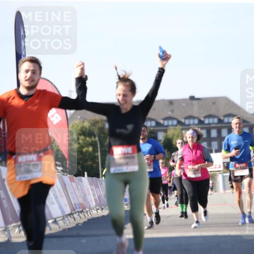 03.10.2025 - Köhlbrandbrückenlauf Jannik Wohlers http://msf.ph/oto/9129205 03.10.2025 13:42:44 Ziel 4944, 5086, 5254, 5418, 6160, 6161, 6260 meine-sportfotos.de