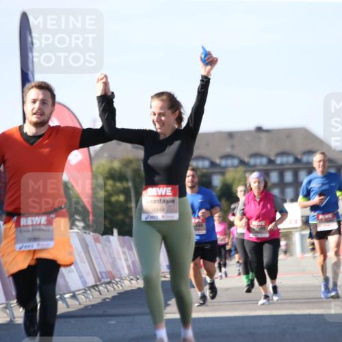 03.10.2025 - Köhlbrandbrückenlauf Jannik Wohlers http://msf.ph/oto/9129208 03.10.2025 13:42:44 Ziel 4944, 5086, 5254, 5418, 6160, 6161, 6260 meine-sportfotos.de