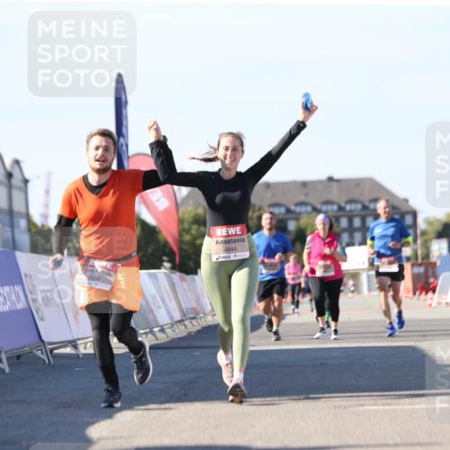 03.10.2025 - Köhlbrandbrückenlauf Jannik Wohlers http://msf.ph/oto/9129213 03.10.2025 13:42:45 Ziel 4944, 5086, 5254, 5418, 6160, 6161, 6260 meine-sportfotos.de