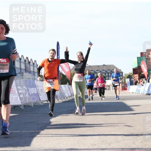 03.10.2025 - Köhlbrandbrückenlauf Jannik Wohlers http://msf.ph/oto/9129219 03.10.2025 13:42:45 Ziel 4944, 5086, 5254, 5418, 6160, 6161, 6260 meine-sportfotos.de