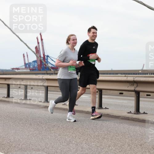 03.10.2025 - Köhlbrandbrückenlauf Lena Gebhardt http://msf.ph/oto/9129220 03.10.2025 16:03:41 Position 2 7964 meine-sportfotos.de