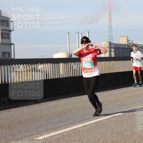 03.10.2025 - Köhlbrandbrückenlauf Lena Gebhardt http://msf.ph/oto/9129221 03.10.2025 09:48:47 Position 2 1119 meine-sportfotos.de