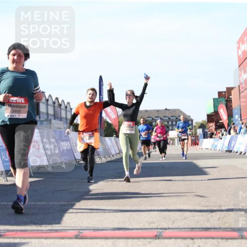 03.10.2025 - Köhlbrandbrückenlauf Jannik Wohlers http://msf.ph/oto/9129222 03.10.2025 13:42:45 Ziel 4944, 5086, 5254, 5418, 6160, 6161, 6260 meine-sportfotos.de
