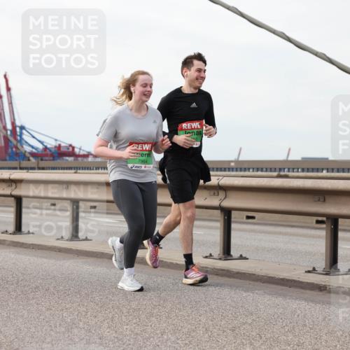 03.10.2025 - Köhlbrandbrückenlauf Lena Gebhardt http://msf.ph/oto/9129225 03.10.2025 16:03:41 Position 2 55, 7964 meine-sportfotos.de