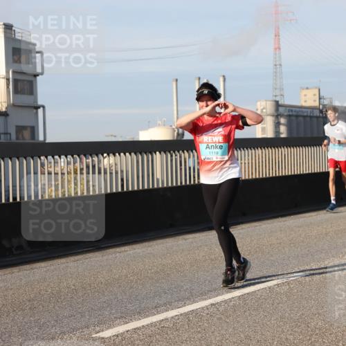 03.10.2025 - Köhlbrandbrückenlauf Lena Gebhardt http://msf.ph/oto/9129226 03.10.2025 09:48:47 Position 2 1119 meine-sportfotos.de