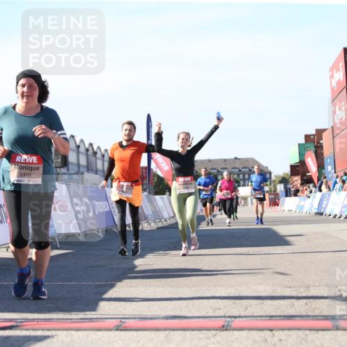 03.10.2025 - Köhlbrandbrückenlauf Jannik Wohlers http://msf.ph/oto/9129227 03.10.2025 13:42:45 Ziel 4944, 5086, 5254, 5418, 6160, 6161, 6260 meine-sportfotos.de