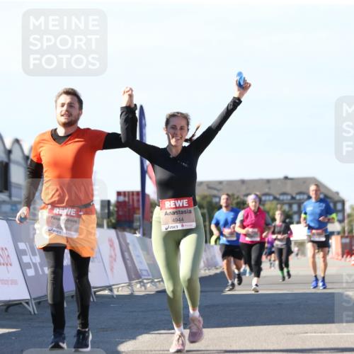 03.10.2025 - Köhlbrandbrückenlauf Jannik Wohlers http://msf.ph/oto/9129232 03.10.2025 13:42:46 Ziel 4944, 5086, 5254, 5418, 6160, 6161, 6260 meine-sportfotos.de