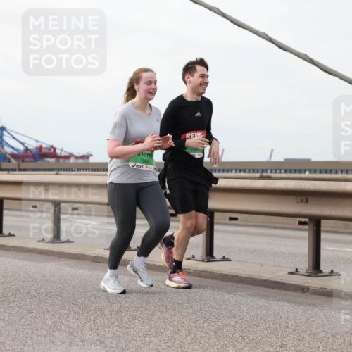 03.10.2025 - Köhlbrandbrückenlauf Lena Gebhardt http://msf.ph/oto/9129234 03.10.2025 16:03:41 Position 2 7955, 7964 meine-sportfotos.de