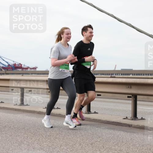 03.10.2025 - Köhlbrandbrückenlauf Lena Gebhardt http://msf.ph/oto/9129237 03.10.2025 16:03:41 Position 2 7964, 7955 meine-sportfotos.de