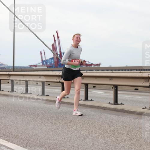 03.10.2025 - Köhlbrandbrückenlauf Lena Gebhardt http://msf.ph/oto/9129241 03.10.2025 16:03:44 Position 2 183, 5, 5, 1, 8603 meine-sportfotos.de