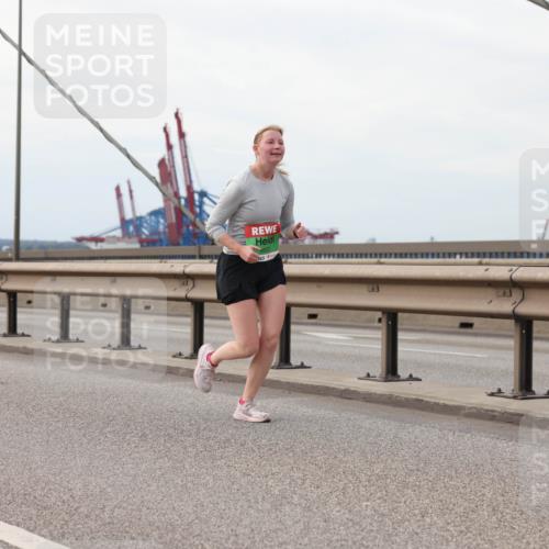 03.10.2025 - Köhlbrandbrückenlauf Lena Gebhardt http://msf.ph/oto/9129248 03.10.2025 16:03:44 Position 2  meine-sportfotos.de