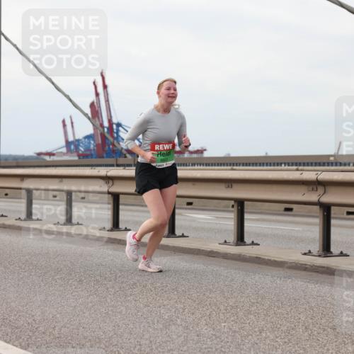 03.10.2025 - Köhlbrandbrückenlauf Lena Gebhardt http://msf.ph/oto/9129251 03.10.2025 16:03:44 Position 2 8603 meine-sportfotos.de