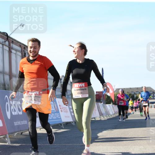 03.10.2025 - Köhlbrandbrückenlauf Jannik Wohlers http://msf.ph/oto/9129253 03.10.2025 13:42:47 Ziel 4944, 5086, 5254, 5418, 6160, 6161, 6260, 6468, 6469 meine-sportfotos.de