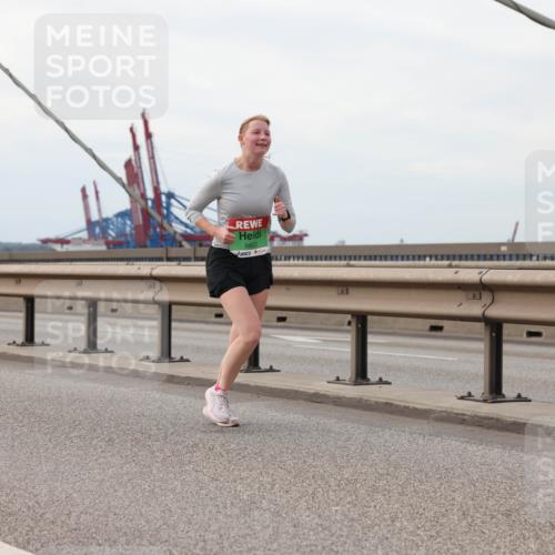 03.10.2025 - Köhlbrandbrückenlauf Lena Gebhardt http://msf.ph/oto/9129254 03.10.2025 16:03:44 Position 2 8603 meine-sportfotos.de