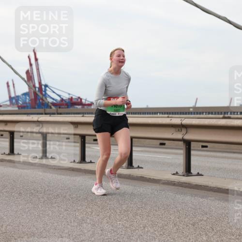 03.10.2025 - Köhlbrandbrückenlauf Lena Gebhardt http://msf.ph/oto/9129257 03.10.2025 16:03:44 Position 2 8603 meine-sportfotos.de