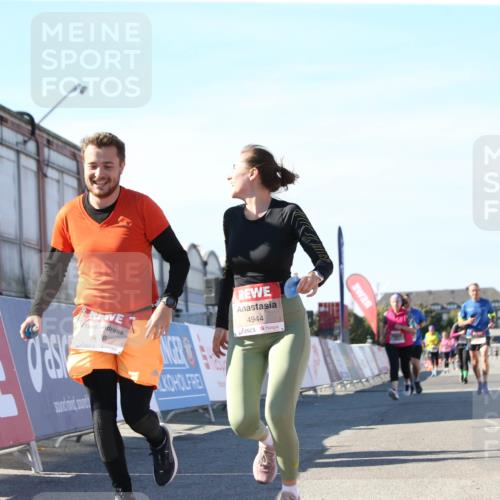 03.10.2025 - Köhlbrandbrückenlauf Jannik Wohlers http://msf.ph/oto/9129259 03.10.2025 13:42:47 Ziel 4944, 5086, 5254, 5418, 6160, 6161, 6260, 6468, 6469 meine-sportfotos.de