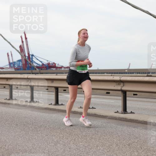03.10.2025 - Köhlbrandbrückenlauf Lena Gebhardt http://msf.ph/oto/9129260 03.10.2025 16:03:44 Position 2 8603 meine-sportfotos.de