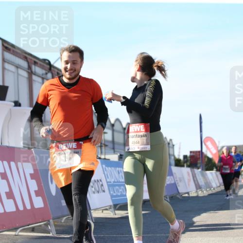 03.10.2025 - Köhlbrandbrückenlauf Jannik Wohlers http://msf.ph/oto/9129262 03.10.2025 13:42:48 Ziel 4944, 5086, 5254, 5418, 6160, 6161, 6260, 6468, 6469 meine-sportfotos.de