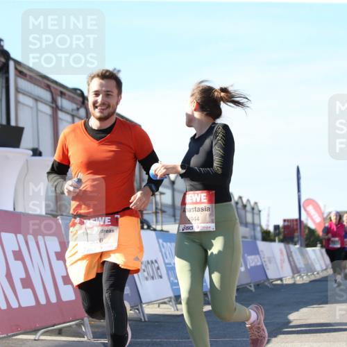 03.10.2025 - Köhlbrandbrückenlauf Jannik Wohlers http://msf.ph/oto/9129263 03.10.2025 13:42:48 Ziel 4944, 5086, 5254, 5418, 6160, 6161, 6260, 6468, 6469 meine-sportfotos.de