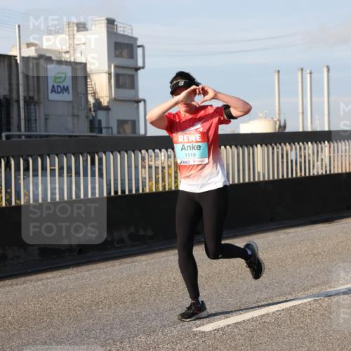 03.10.2025 - Köhlbrandbrückenlauf Lena Gebhardt http://msf.ph/oto/9129270 03.10.2025 09:48:47 Position 2 1119 meine-sportfotos.de