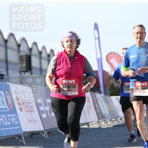 03.10.2025 - Köhlbrandbrückenlauf Jannik Wohlers http://msf.ph/oto/9129271 03.10.2025 13:42:52 Ziel 4778, 4944, 5086, 5254, 5418, 6260, 6468, 6469 meine-sportfotos.de