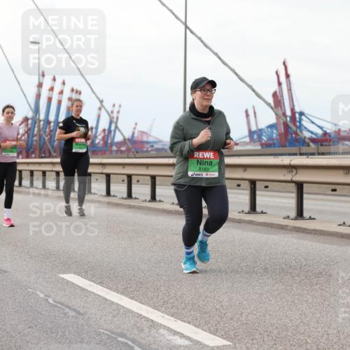 03.10.2025 - Köhlbrandbrückenlauf Lena Gebhardt http://msf.ph/oto/9129272 03.10.2025 16:03:45 Position 2 8183 meine-sportfotos.de