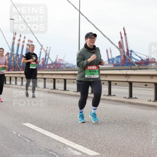 03.10.2025 - Köhlbrandbrückenlauf Lena Gebhardt http://msf.ph/oto/9129274 03.10.2025 16:03:45 Position 2 8183 meine-sportfotos.de