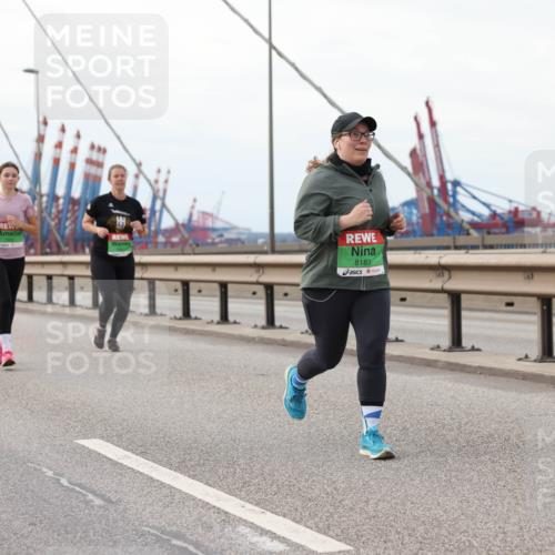 03.10.2025 - Köhlbrandbrückenlauf Lena Gebhardt http://msf.ph/oto/9129278 03.10.2025 16:03:45 Position 2 8183 meine-sportfotos.de