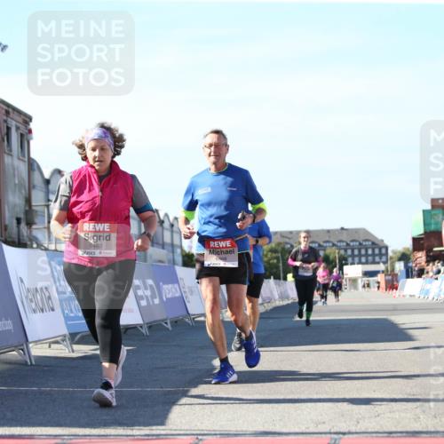 03.10.2025 - Köhlbrandbrückenlauf Jannik Wohlers http://msf.ph/oto/9129279 03.10.2025 13:42:53 Ziel 4778, 4944, 5086, 5418, 6468, 6469, 6548 meine-sportfotos.de