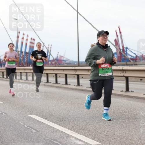 03.10.2025 - Köhlbrandbrückenlauf Lena Gebhardt http://msf.ph/oto/9129283 03.10.2025 16:03:45 Position 2 8183 meine-sportfotos.de