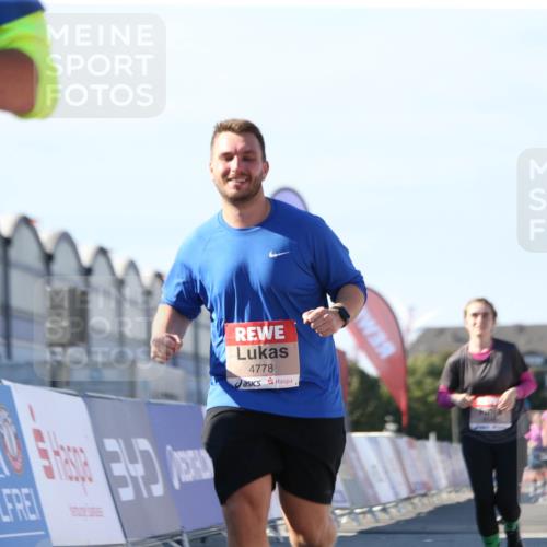 03.10.2025 - Köhlbrandbrückenlauf Jannik Wohlers http://msf.ph/oto/9129289 03.10.2025 13:42:55 Ziel 4778, 4944, 5086, 5418, 6468, 6469, 6548 meine-sportfotos.de