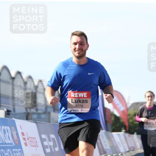 03.10.2025 - Köhlbrandbrückenlauf Jannik Wohlers http://msf.ph/oto/9129295 03.10.2025 13:42:55 Ziel 4778, 4944, 5086, 5418, 6468, 6469, 6548 meine-sportfotos.de