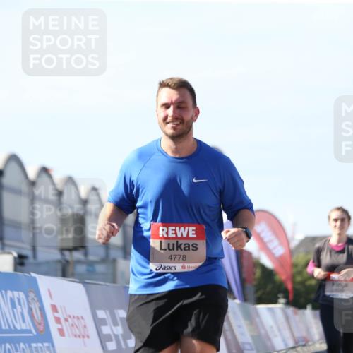 03.10.2025 - Köhlbrandbrückenlauf Jannik Wohlers http://msf.ph/oto/9129297 03.10.2025 13:42:55 Ziel 4778, 4944, 5086, 5418, 6468, 6469, 6548 meine-sportfotos.de