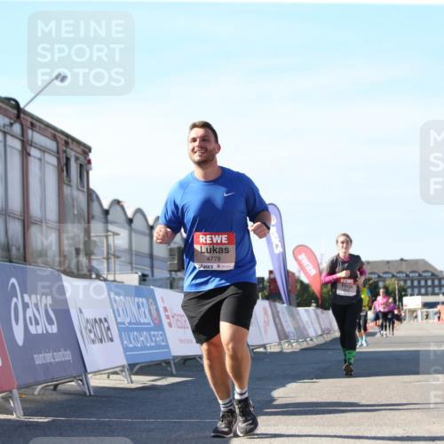03.10.2025 - Köhlbrandbrückenlauf Jannik Wohlers http://msf.ph/oto/9129300 03.10.2025 13:42:56 Ziel 4778, 4944, 5086, 6468, 6469, 6548 meine-sportfotos.de