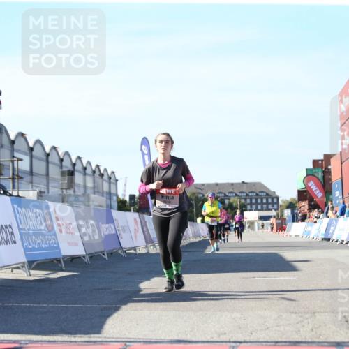 03.10.2025 - Köhlbrandbrückenlauf Jannik Wohlers http://msf.ph/oto/9129310 03.10.2025 13:42:58 Ziel 4778, 6468, 6469, 6548 meine-sportfotos.de