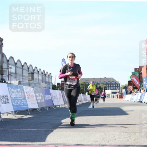 03.10.2025 - Köhlbrandbrückenlauf Jannik Wohlers http://msf.ph/oto/9129317 03.10.2025 13:42:58 Ziel 4778, 6468, 6469, 6548 meine-sportfotos.de