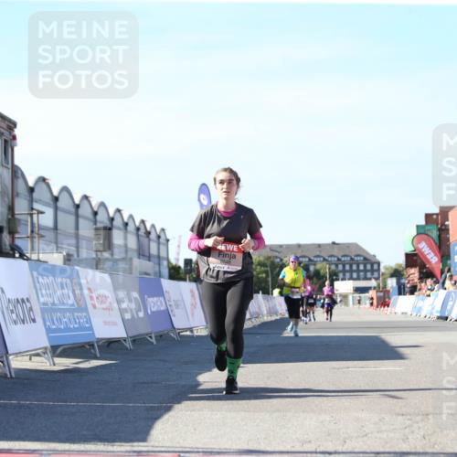 03.10.2025 - Köhlbrandbrückenlauf Jannik Wohlers http://msf.ph/oto/9129319 03.10.2025 13:42:58 Ziel 4778, 6468, 6469, 6548 meine-sportfotos.de