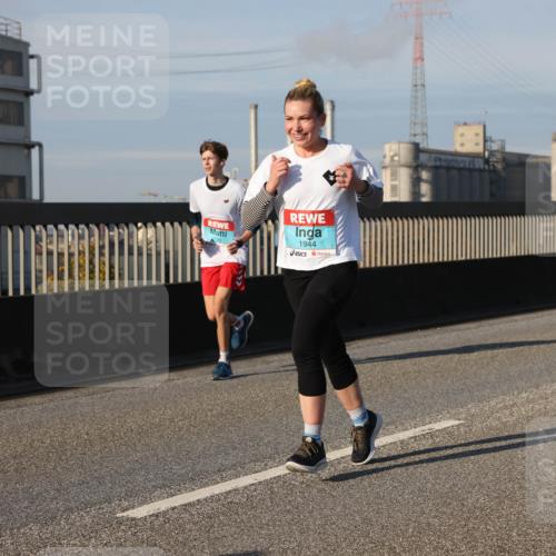 03.10.2025 - Köhlbrandbrückenlauf Lena Gebhardt http://msf.ph/oto/9129333 03.10.2025 09:48:49 Position 2 1944 meine-sportfotos.de