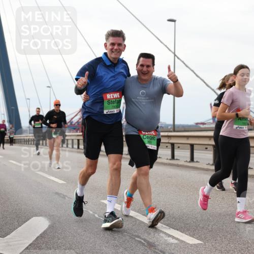 03.10.2025 - Köhlbrandbrückenlauf Lena Gebhardt http://msf.ph/oto/9129334 03.10.2025 16:03:48 Position 2 2024, 7908, 7905, 7900 meine-sportfotos.de