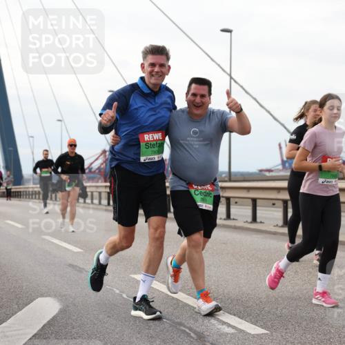 03.10.2025 - Köhlbrandbrückenlauf Lena Gebhardt http://msf.ph/oto/9129338 03.10.2025 16:03:48 Position 2 7908, 2024, 7905, 7900 meine-sportfotos.de