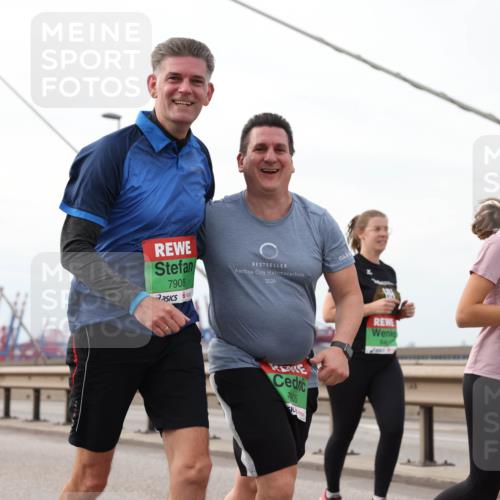 03.10.2025 - Köhlbrandbrückenlauf Lena Gebhardt http://msf.ph/oto/9129351 03.10.2025 16:03:48 Position 2 7908, 2024, 7905, 7900 meine-sportfotos.de