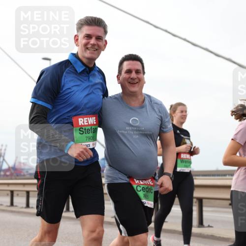03.10.2025 - Köhlbrandbrückenlauf Lena Gebhardt http://msf.ph/oto/9129354 03.10.2025 16:03:49 Position 2 7908, 2024, 7905, 7900 meine-sportfotos.de