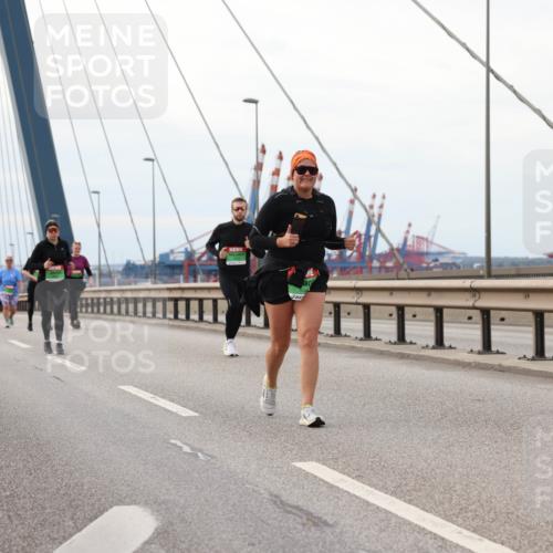 03.10.2025 - Köhlbrandbrückenlauf Lena Gebhardt http://msf.ph/oto/9129356 03.10.2025 16:03:50 Position 2  meine-sportfotos.de