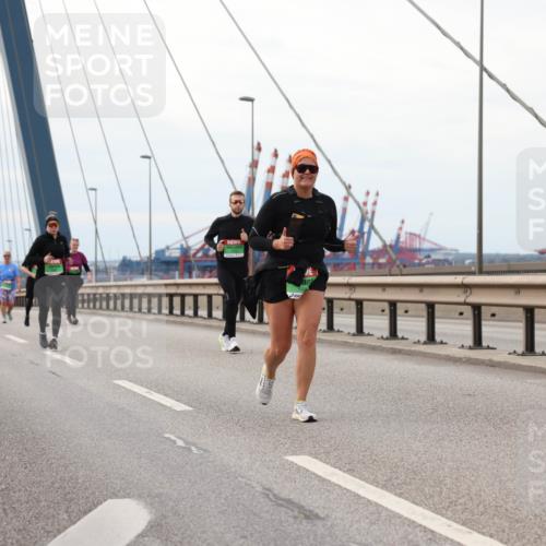 03.10.2025 - Köhlbrandbrückenlauf Lena Gebhardt http://msf.ph/oto/9129361 03.10.2025 16:03:50 Position 2  meine-sportfotos.de