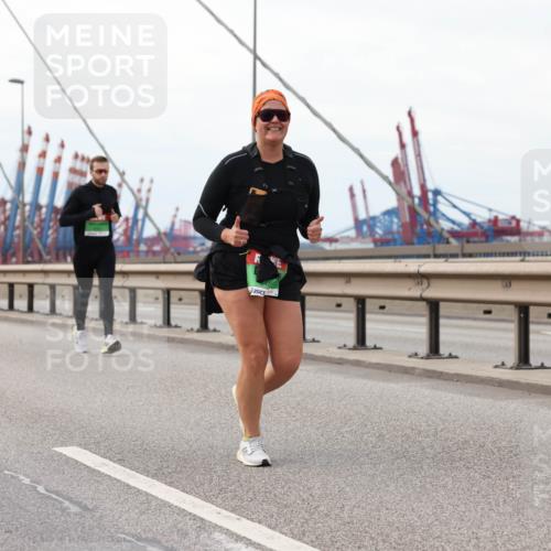 03.10.2025 - Köhlbrandbrückenlauf Lena Gebhardt http://msf.ph/oto/9129364 03.10.2025 16:03:51 Position 2  meine-sportfotos.de
