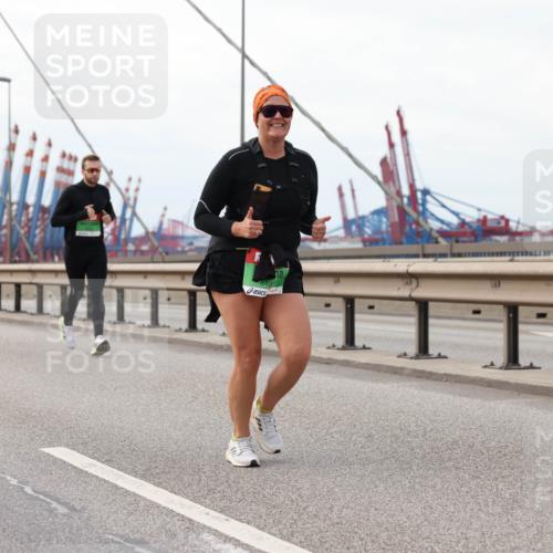 03.10.2025 - Köhlbrandbrückenlauf Lena Gebhardt http://msf.ph/oto/9129366 03.10.2025 16:03:51 Position 2 848 meine-sportfotos.de
